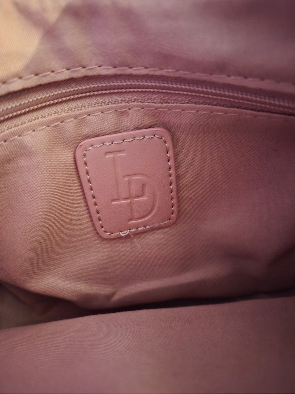 Chic Pink Quilted Shoulder Bag with Gold Chain Accent - Picture 3 of 3